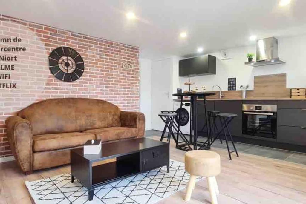 L'Atelier D'Emilie Apartment Bessines Exterior photo